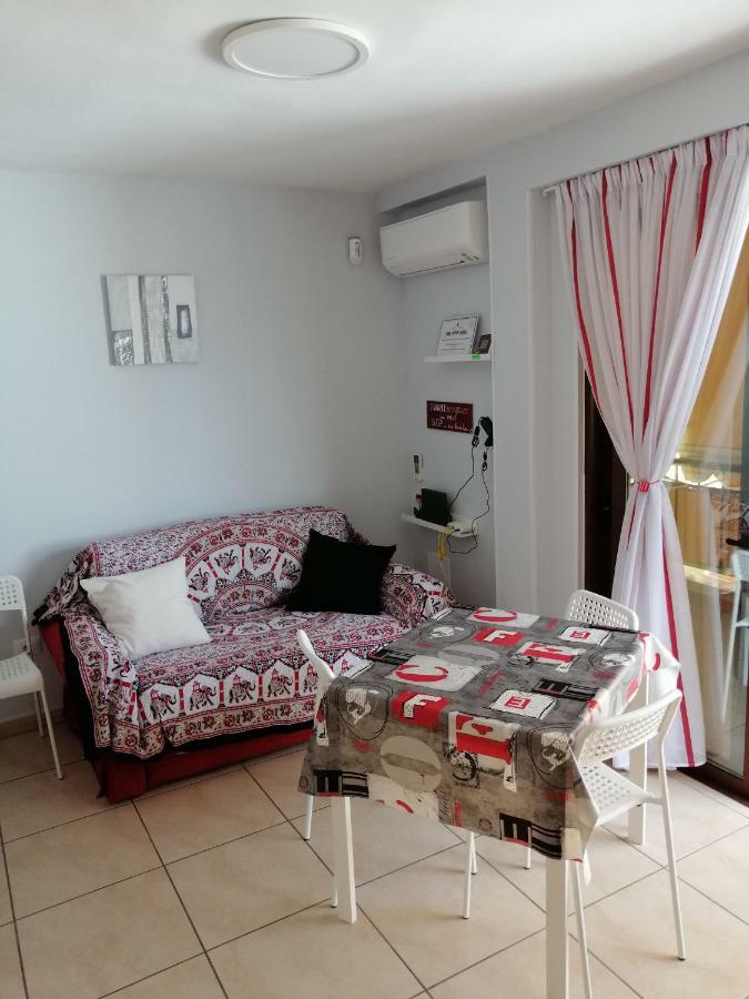 Casa Laura Vivienda Vacacional Лос Кристианос Екстериор снимка